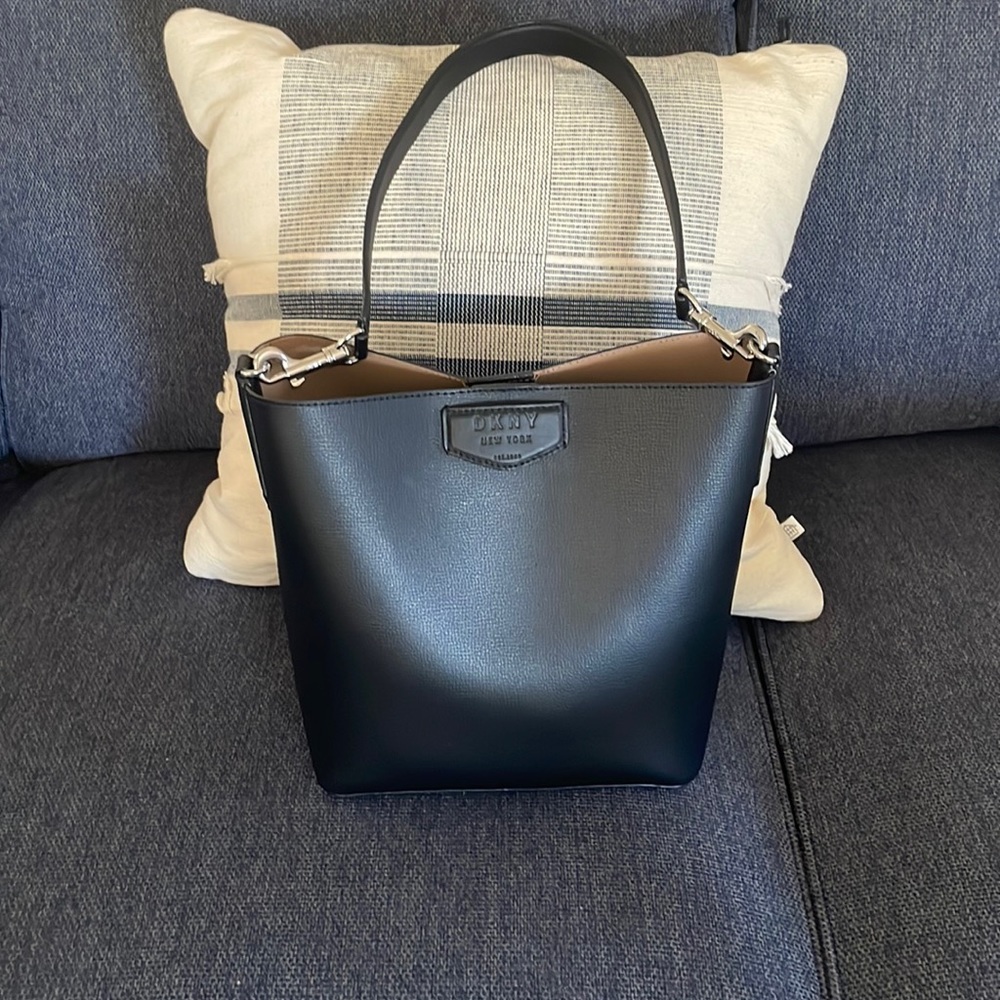 DKNY bucket bag medium in size